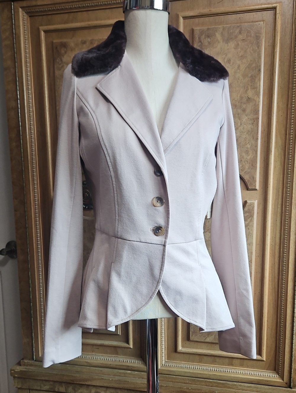 hinge Light Taupe Peplum Blazer with Dark Faux Fur Removable Collar Size Small